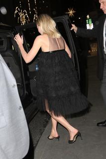 Margot Robbie feet photo thumbnail