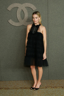 Margot Robbie feet photo thumbnail