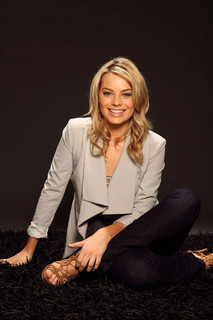 Margot Robbie feet photo thumbnail