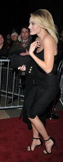 Margot Robbie feet photo thumbnail