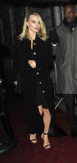 Margot Robbie feet photo thumbnail