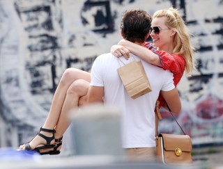 Margot Robbie feet photo thumbnail