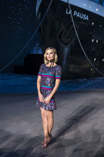 Margot Robbie feet photo thumbnail