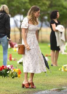 Margot Robbie feet photo thumbnail