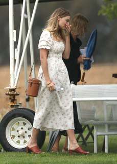 Margot Robbie feet photo thumbnail