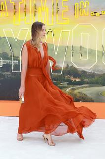 Margot Robbie feet photo thumbnail