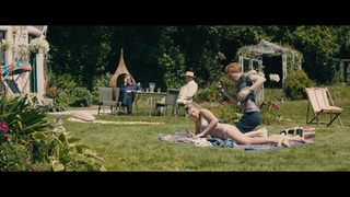 Margot Robbie feet photo thumbnail