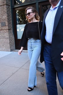 Margot Robbie feet photo thumbnail