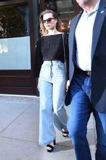 Margot Robbie feet photo thumbnail