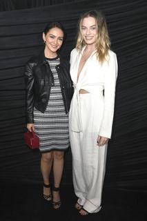 Margot Robbie feet photo thumbnail