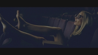Margot Robbie feet photo thumbnail