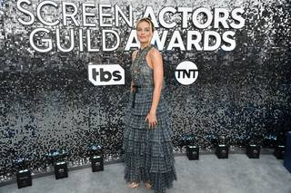 Margot Robbie feet photo thumbnail