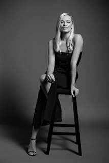 Margot Robbie feet photo thumbnail