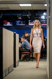 Margot Robbie feet photo thumbnail