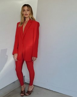 Margot Robbie feet photo thumbnail