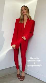 Margot Robbie feet photo thumbnail