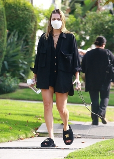 Margot Robbie feet photo thumbnail