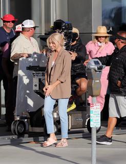 Margot Robbie feet photo thumbnail