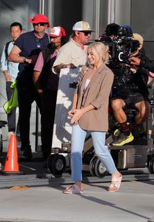 Margot Robbie feet photo thumbnail