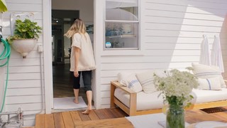 Margot Robbie feet photo thumbnail