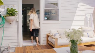 Margot Robbie feet photo thumbnail
