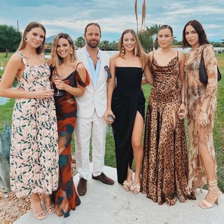 Margot Robbie feet photo thumbnail