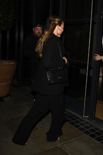 Margot Robbie feet photo thumbnail