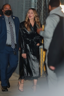Margot Robbie feet photo thumbnail