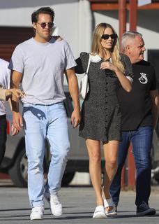 Margot Robbie feet photo thumbnail