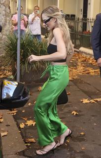 Margot Robbie feet photo thumbnail
