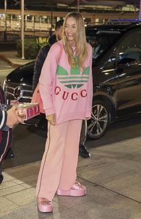 Margot Robbie feet photo thumbnail