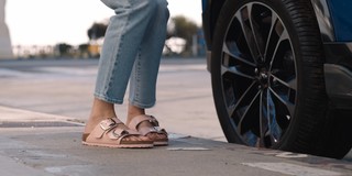 Margot Robbie feet photo thumbnail