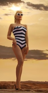 Margot Robbie feet photo thumbnail