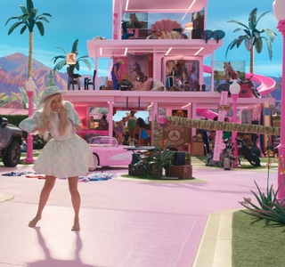 Margot Robbie feet photo thumbnail