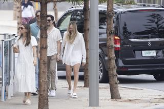 Margot Robbie feet photo thumbnail