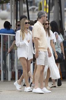 Margot Robbie feet photo thumbnail