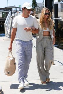 Margot Robbie feet photo thumbnail