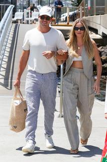 Margot Robbie feet photo thumbnail