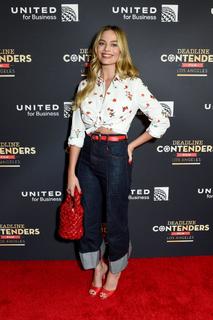 Margot Robbie feet photo thumbnail