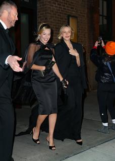 Margot Robbie feet photo thumbnail