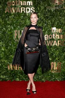 Margot Robbie feet photo thumbnail
