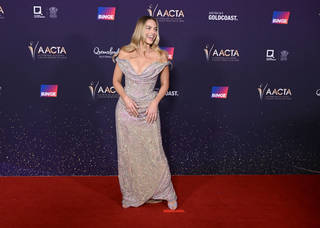 Margot Robbie feet photo thumbnail