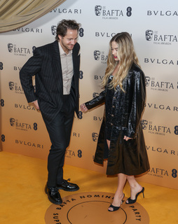 Margot Robbie feet photo thumbnail