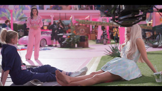 Margot Robbie feet photo thumbnail