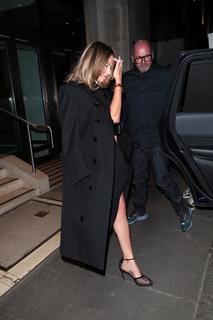 Margot Robbie feet photo thumbnail
