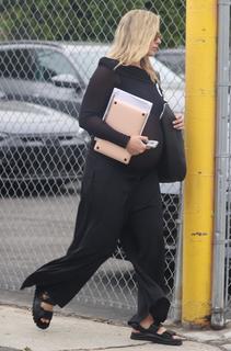 Margot Robbie feet photo thumbnail