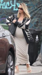 Margot Robbie feet photo thumbnail