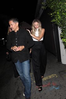 Margot Robbie feet photo thumbnail