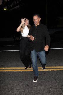 Margot Robbie feet photo thumbnail