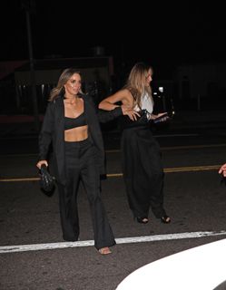 Margot Robbie feet photo thumbnail